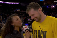 东契奇：我还没收到任何队友给我的礼物 这真是太疯狂了