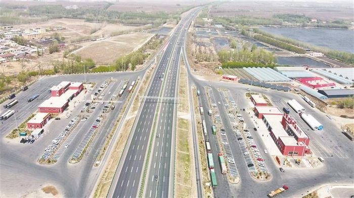     京哈高速公路。图片由受访单位提供