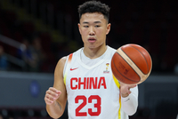 解说：贺希宁拿出了高压下的投射表现 中国男篮需要这样的投手