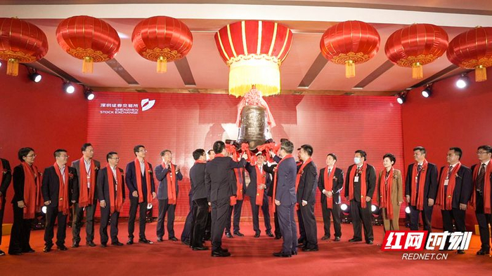 2020年4月，湘佳股份成功上市敲钟。