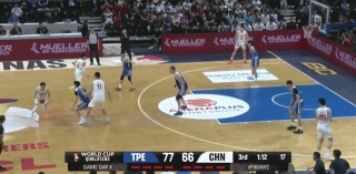 外线神准！朱俊龙三分再中止住颓势 三节打完三分5投4中