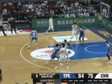 苦苦追赶！胡金秋补篮得手 中国男篮落后7分进入暂停