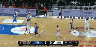 探囊取物！胡金秋接球顺下上篮得手 随后中投再中一球