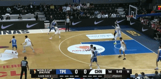 积极性拉满！贺希宁开局就紧逼抢断 可惜中国男篮第一攻没把握住