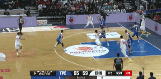 积极性拉满！胡金秋接球上篮失手 朱俊龙飞身一点补篮得手