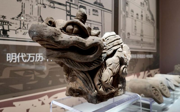 箭扣长城修缮时出土的明代鸱吻。图/“北京怀柔”微信公众号