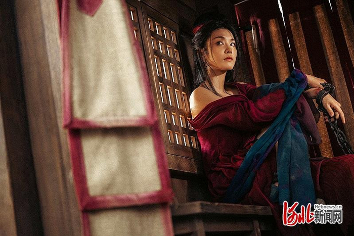 图为李云霄饰演的燕子娘