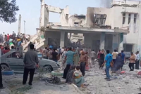 伊朗一小学遭导弹袭击 已致118人死亡