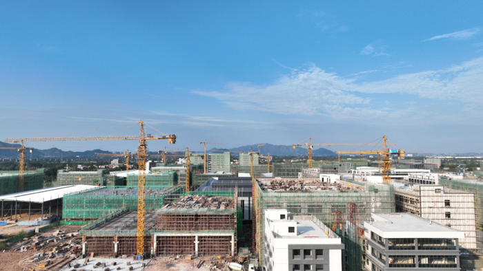 △ 肇庆大产区各项目铆足干劲备战2026年。肇庆市融媒体中心记者 李晓宇 摄