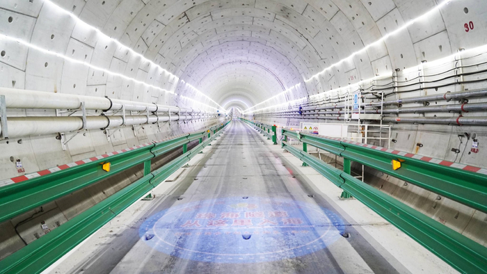 珠海隧道通车运营。