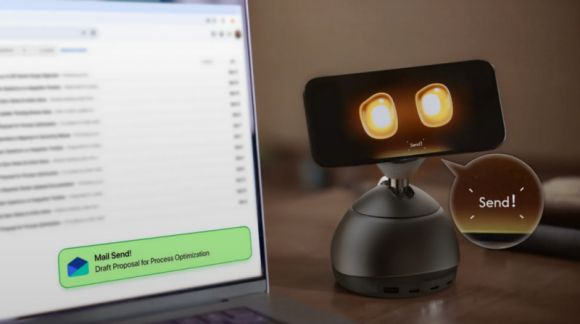 可以科技当时在 CES 上展示的 DeskMate 机器人｜图片来源：可以科技