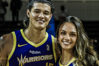 漂亮女友恭喜桑托斯续约：我的爱人！这份成就是属于你的