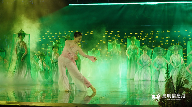 晚会现场美轮美奂的表演。记者谢星宸、唐诺/摄