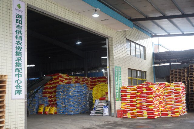 2月27日，浏阳市供销社农业生产资料有限公司仓库，农资充足。本文图片均为湖南日报记者胡盼盼 摄