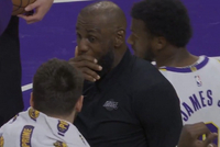 打破不和传闻！老詹赛后主动和东契奇拥抱 两人满脸笑容亲密私语