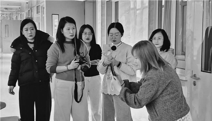         工会干部利用休息时间排练短剧。 受访者供图