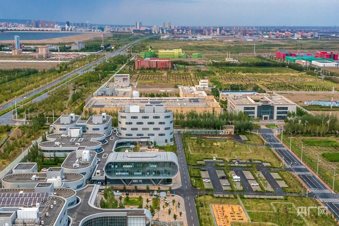 空中俯瞰克拉玛依云计算产业园区一角  （央广网发  闵勇  摄）