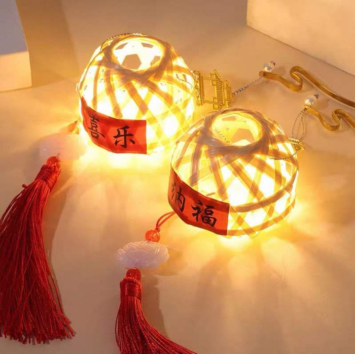 元宵节当天16时开始，世界公园东门、南门及亚太舞台三个点位将向入园游客赠送万盏手提灯。受访者供图