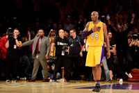 斯科特谈科比退役战：我告诉球员战术就是把球给科比 其他人闪开