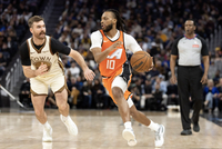 小卡：加兰首秀打得很棒 有侵略性&amp;能投中空位/防中锋时也很积极