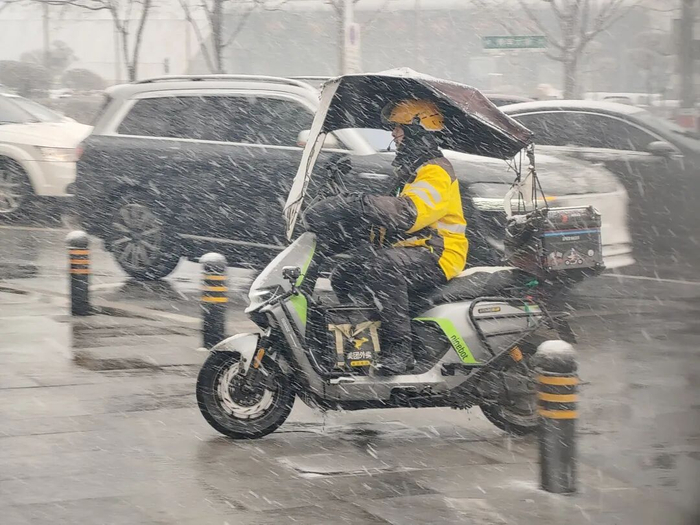 此刻的青年大街 ，记者曲直摄