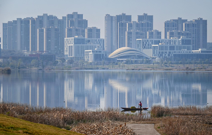 ▲兴隆湖，众多科创企业及核能、航空航天、电子信息等领域的研究院在此落户 （资料图）