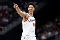 卢：尼德豪泽的防守能改变比赛 他接下来需多投篮&amp;多参与挡拆外弹