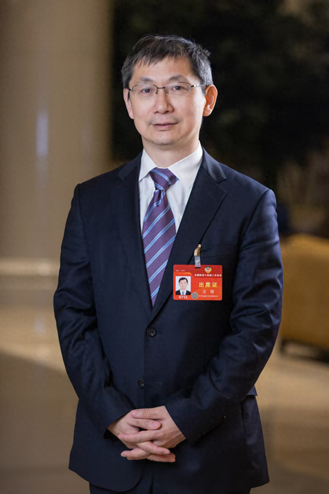 全国政协委员、中国民间商会副会长、春秋航空董事长王煜。受访者/图