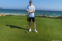 假期生活很惬意！杨鸣晒近照：十五的🌛 十六圆