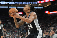 三分很哇塞！瓦塞尔上半场7中4得到13分3板2助 三分5中3