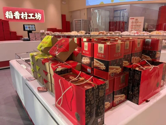 （图注：“稻香村工坊”现烤直营店）