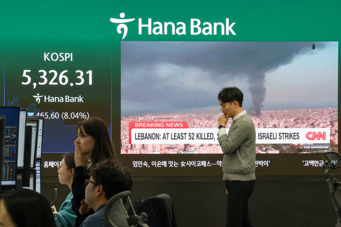 ▲当地时间2026年3月4日，韩国首尔证券交易所交易大厅内的屏幕显示股市行情 图据视觉中国