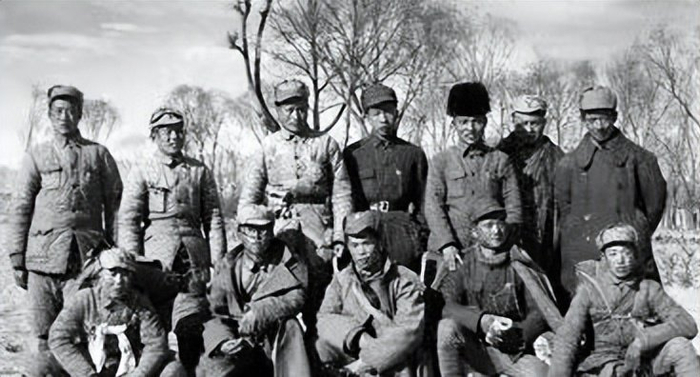 抗战时期，延安电影团合影。八路军武汉办事处旧址纪念馆 供图