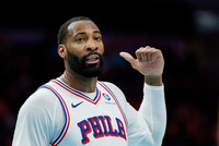 飘在外面不敢进篮下！德拉蒙德半场7中1&amp;三分4中0仅拿2分3板