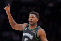 攻防俱佳！爱德华兹半场13中8&amp;三分5中3 砍下21分并有4次抢断