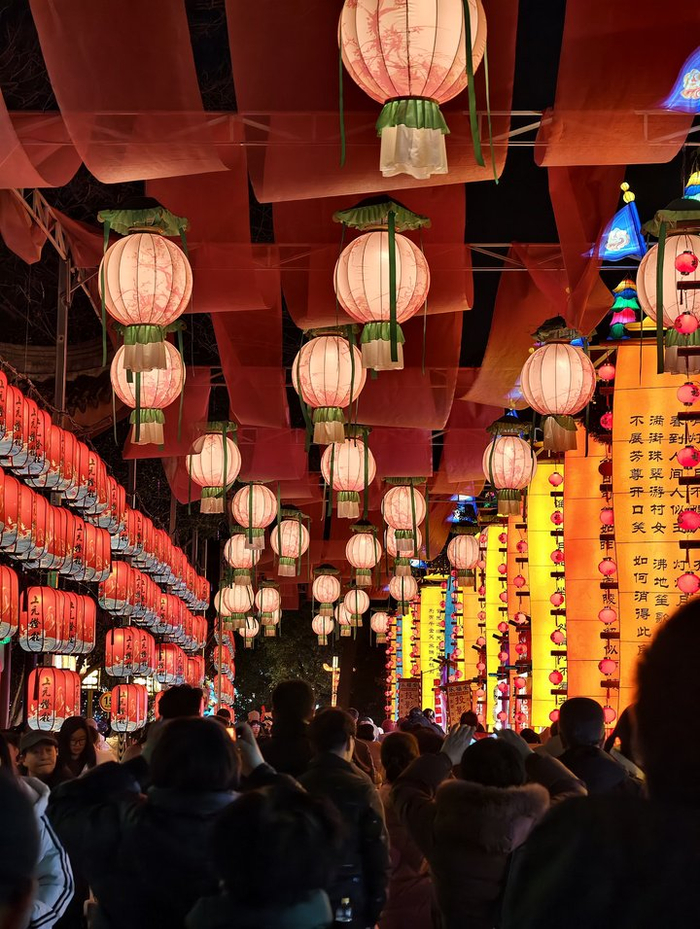 秦淮灯会期间，南京夫子庙华灯璀璨  视觉中国 供图