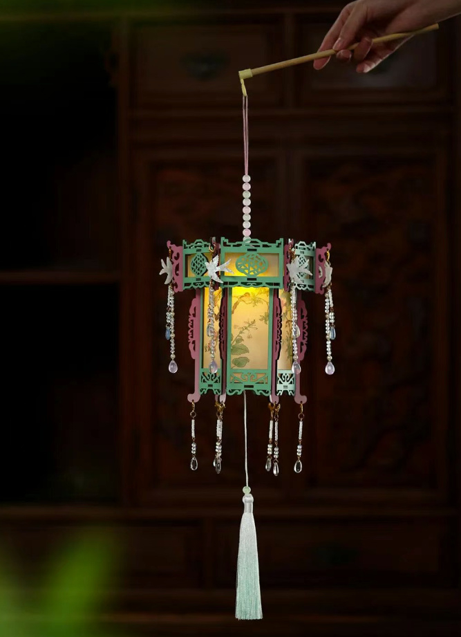 花影浮雀拼装手提宫灯 图源：苏州博物馆