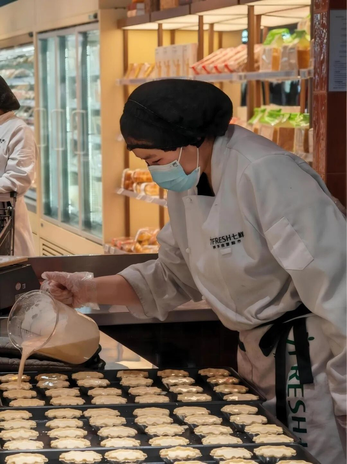 现场制作糕点。刘军民 摄