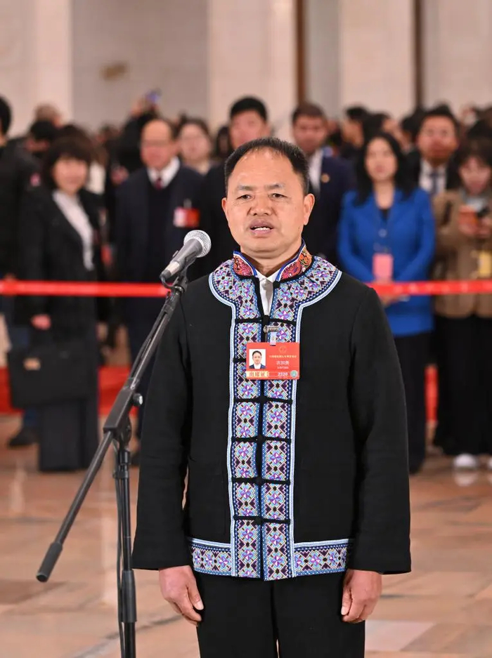 全国人大代表农加贵（新华社）