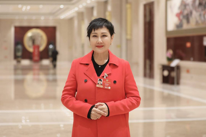 全国政协委员、演员张凯丽。