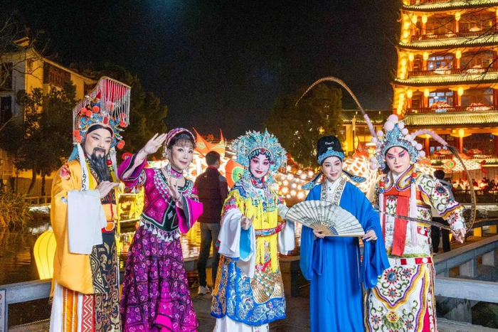 央视春晚“十大名家”出境。方妍摄
