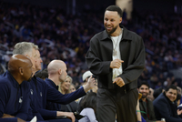 库里可能赛季报销？邓利维：存在这种可能性 但我们预计不会这样