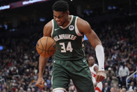 打得郁闷！字母哥15中10拿下24分5板4助1断 砸球泄愤吃T