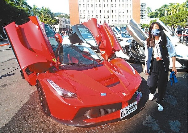 被拍卖的一辆法拉利 图片来源：红星新闻