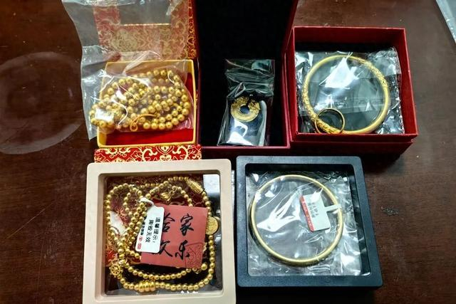 Trang sức vàng / Ảnh do người được phỏng vấn cung cấp