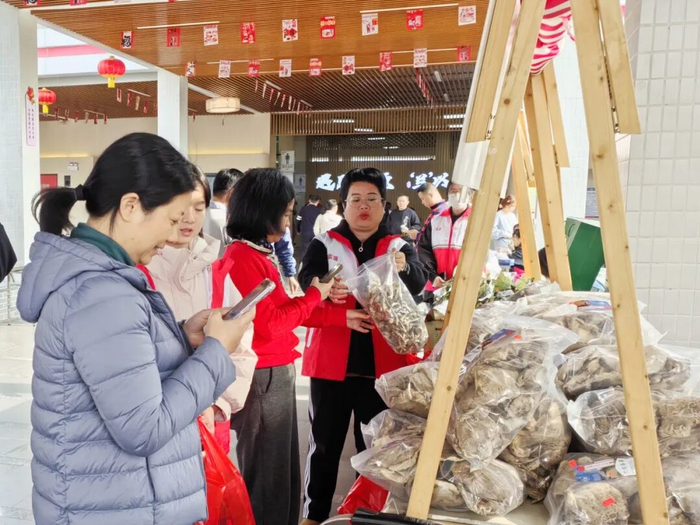 中心村食用菌进驻高速公路服务区