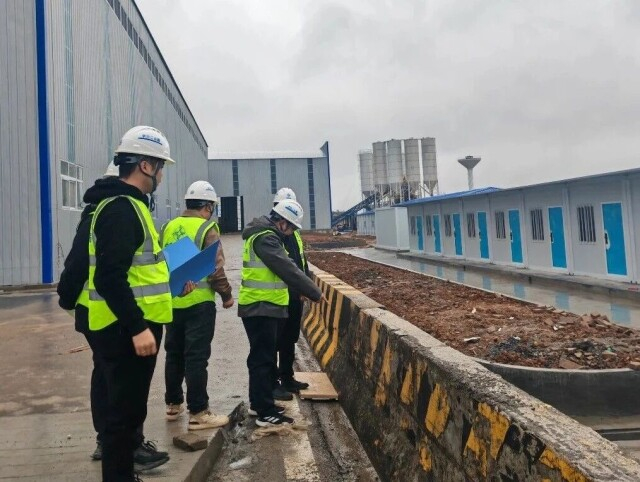 （京港澳高速临岳扩容工程施工现场。通讯员供图）