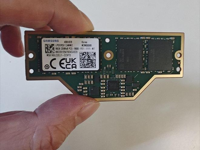 ▲ @思考未来啊 此前展示的“双 96”LPCAMM2 实物