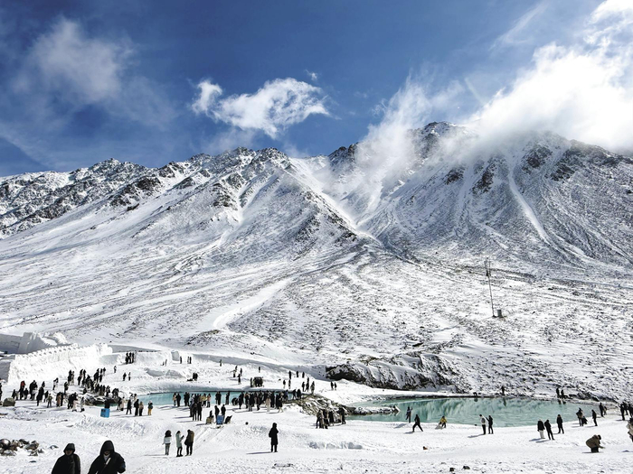     岗什卡雪峰。本报记者 王晶 摄