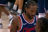 动作有点大！赫夫防守击中伦纳德面部 被吹一级恶意犯规